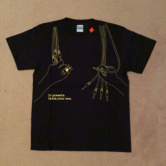 Analogue synth tshirt - Picture 1 of 4